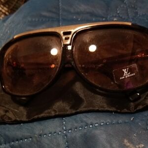 Louis Vuitton Brown Aviator Sunglasses with Black Frame NEW
